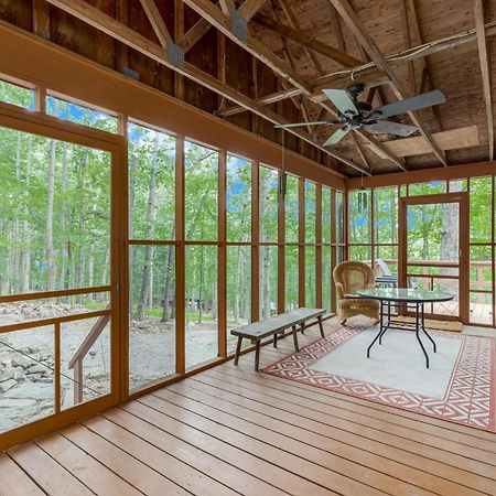 Great Cacapon Secluded W Hot Tub, Fire Pit, Deck & Updated Wifi מראה חיצוני תמונה