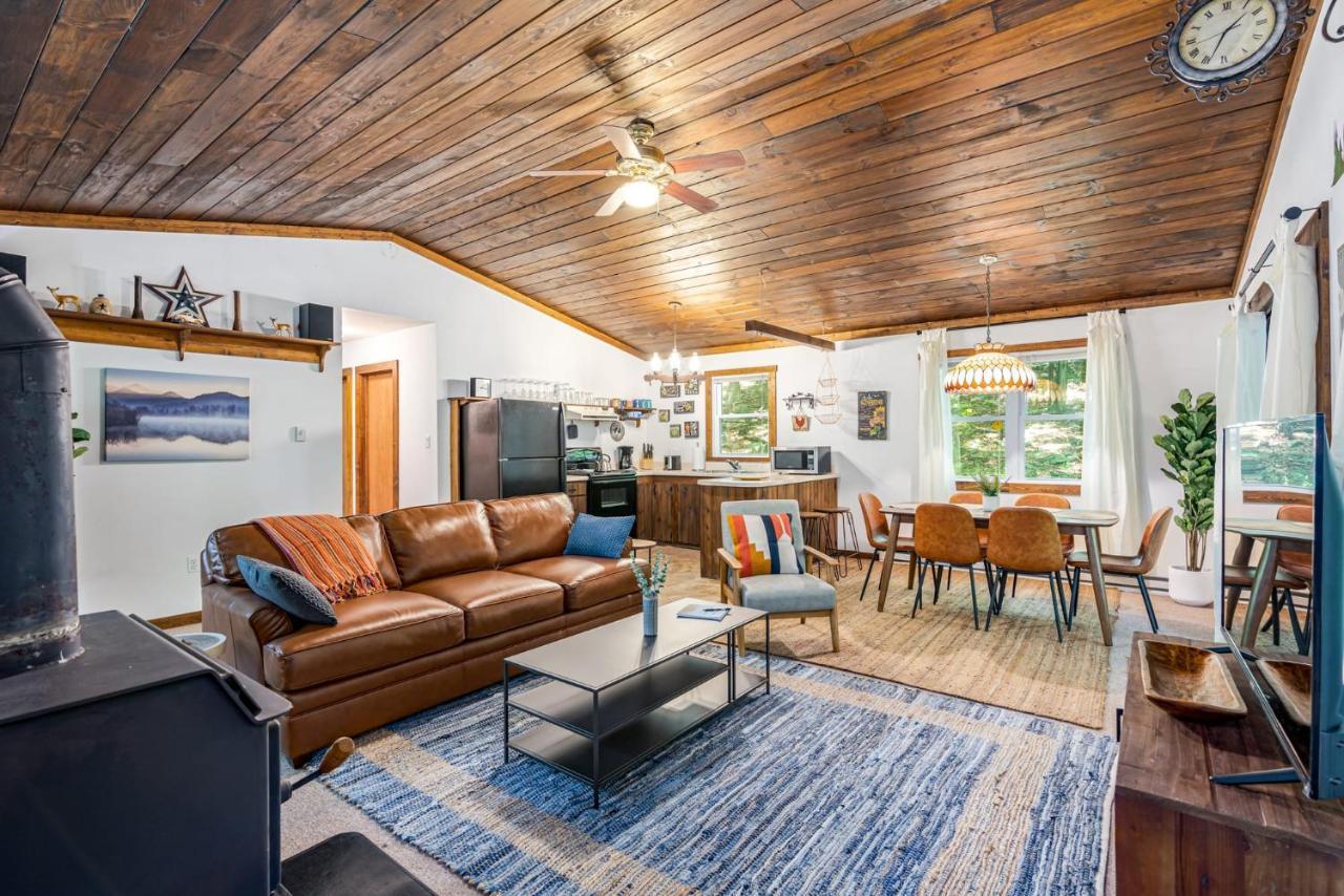 Great Cacapon Secluded W Hot Tub, Fire Pit, Deck & Updated Wifi מראה חיצוני תמונה