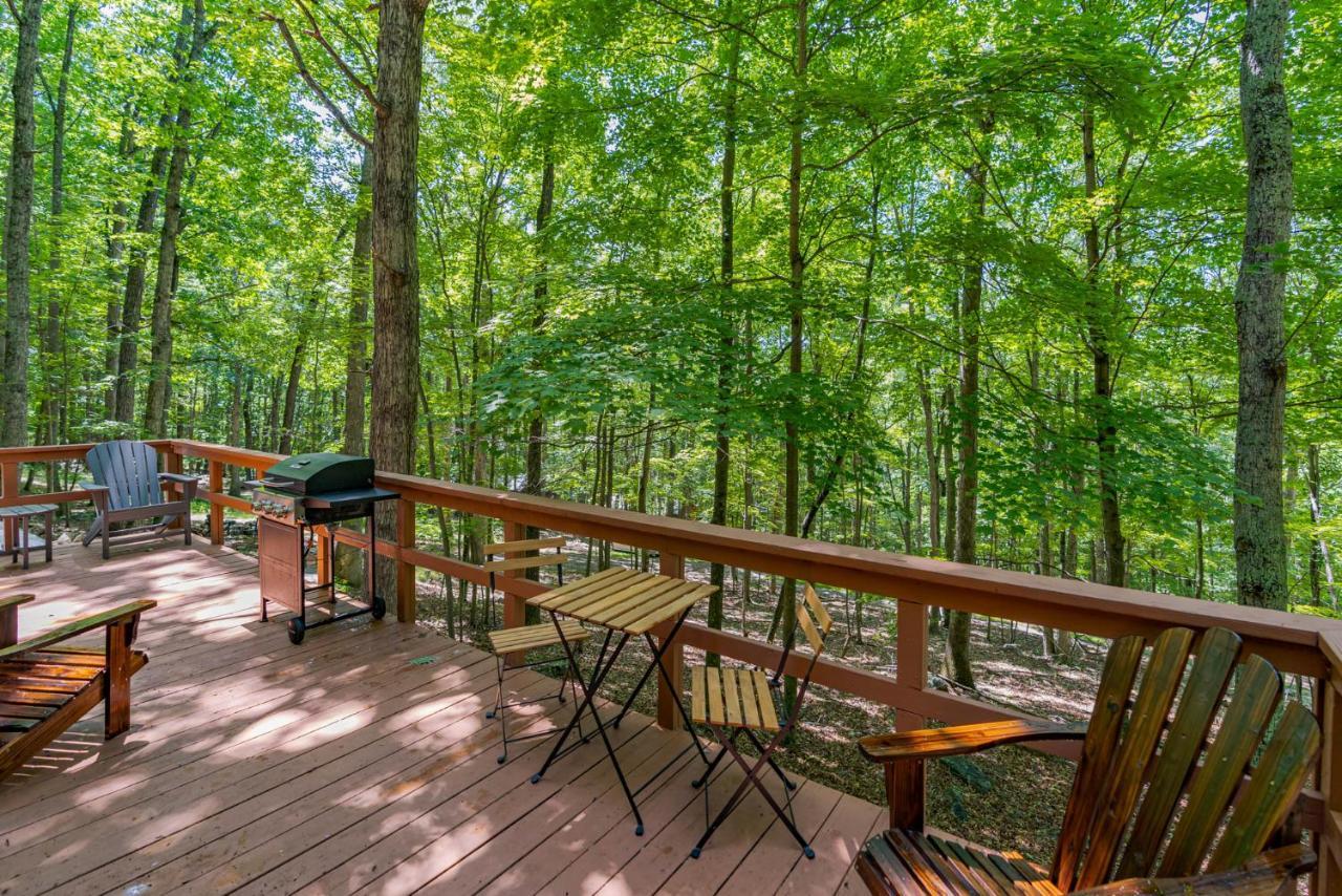 Great Cacapon Secluded W Hot Tub, Fire Pit, Deck & Updated Wifi מראה חיצוני תמונה