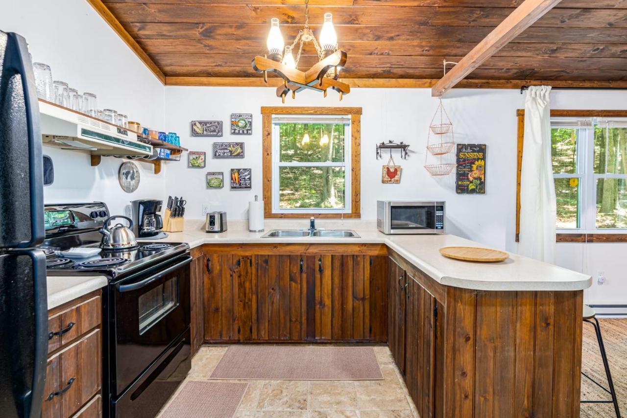 Great Cacapon Secluded W Hot Tub, Fire Pit, Deck & Updated Wifi מראה חיצוני תמונה