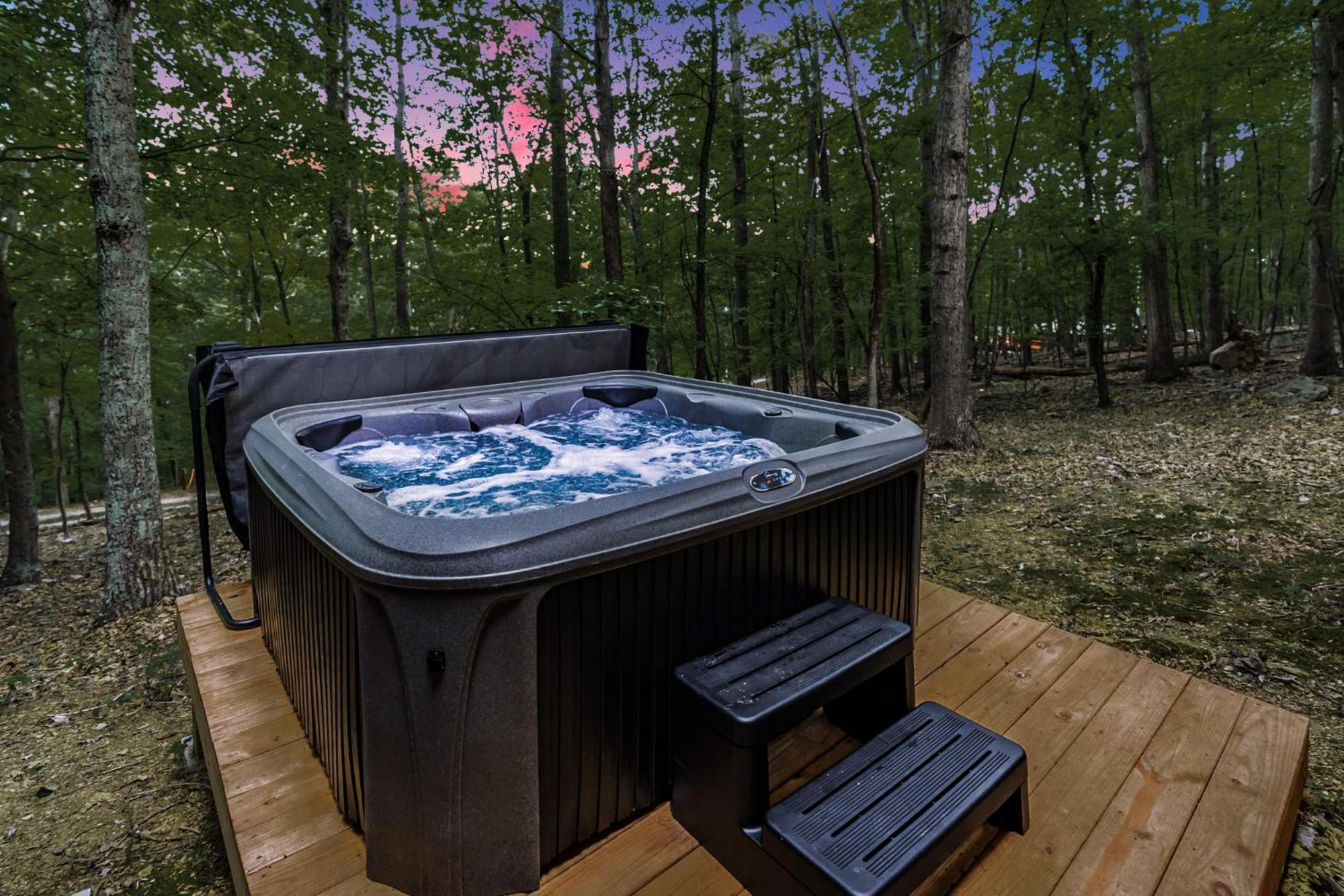Great Cacapon Secluded W Hot Tub, Fire Pit, Deck & Updated Wifi מראה חיצוני תמונה