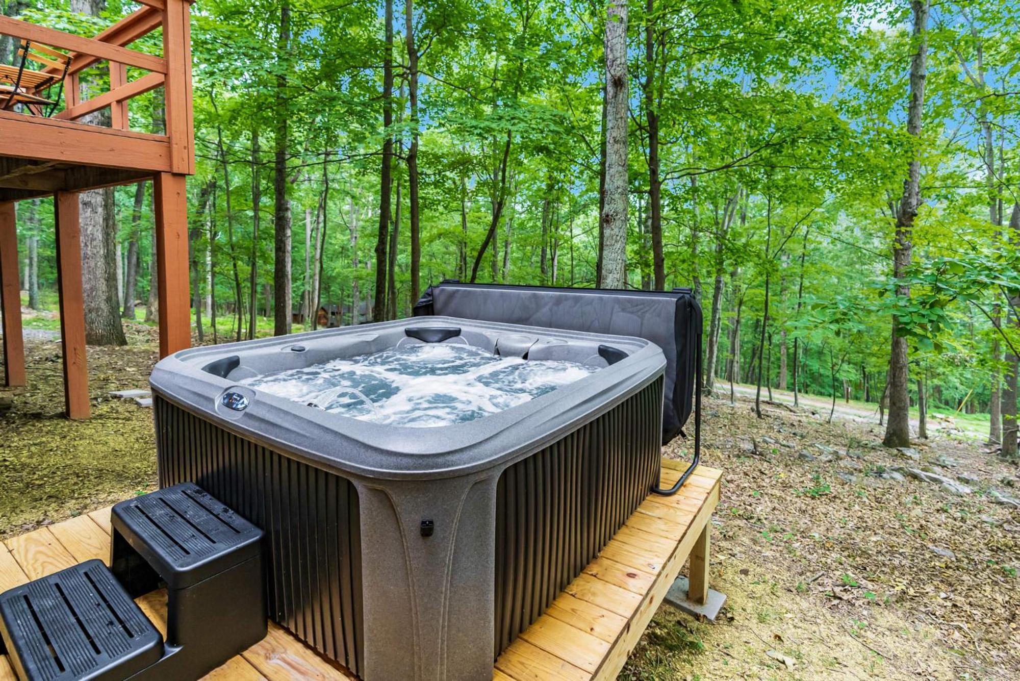 Great Cacapon Secluded W Hot Tub, Fire Pit, Deck & Updated Wifi מראה חיצוני תמונה