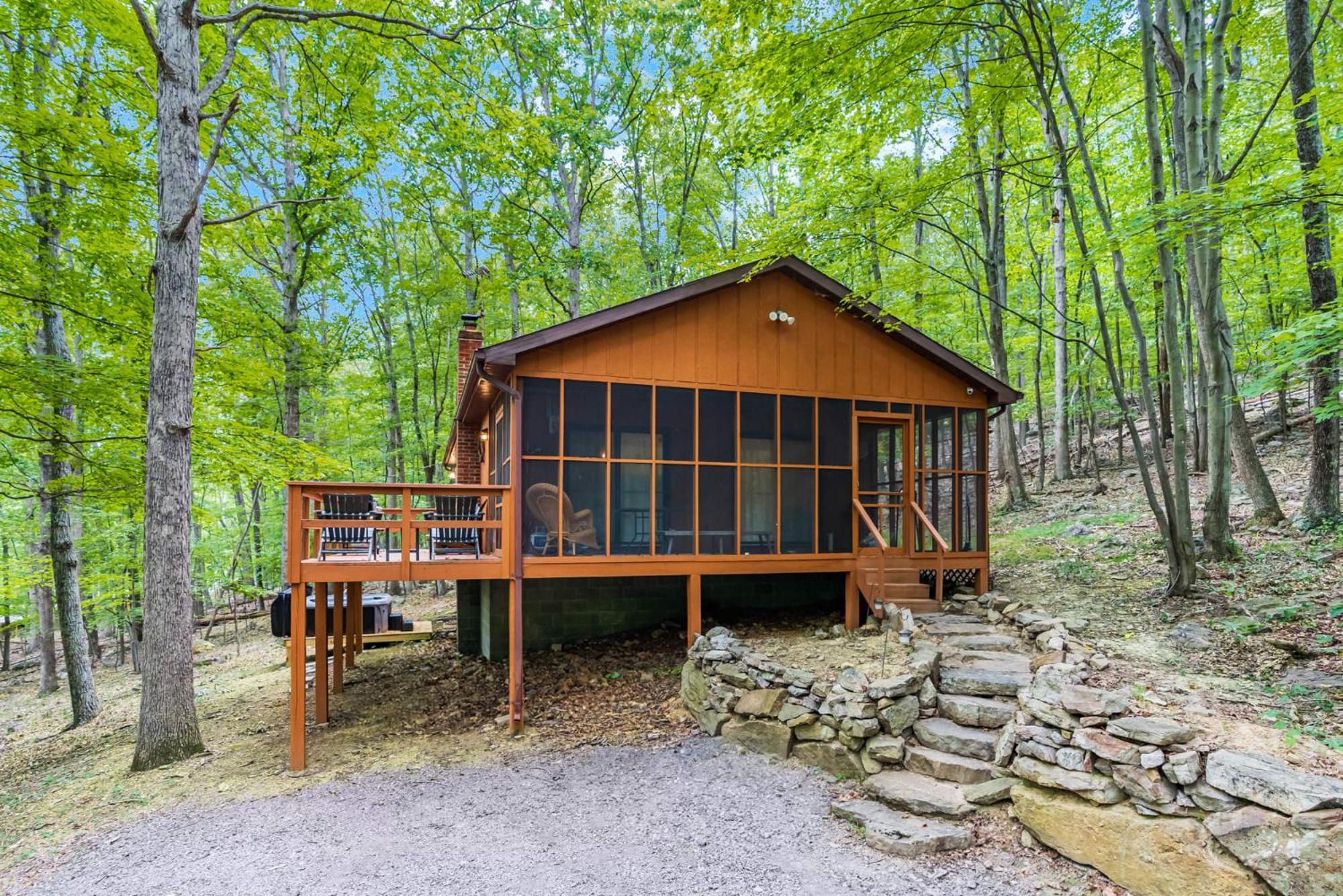 Great Cacapon Secluded W Hot Tub, Fire Pit, Deck & Updated Wifi מראה חיצוני תמונה